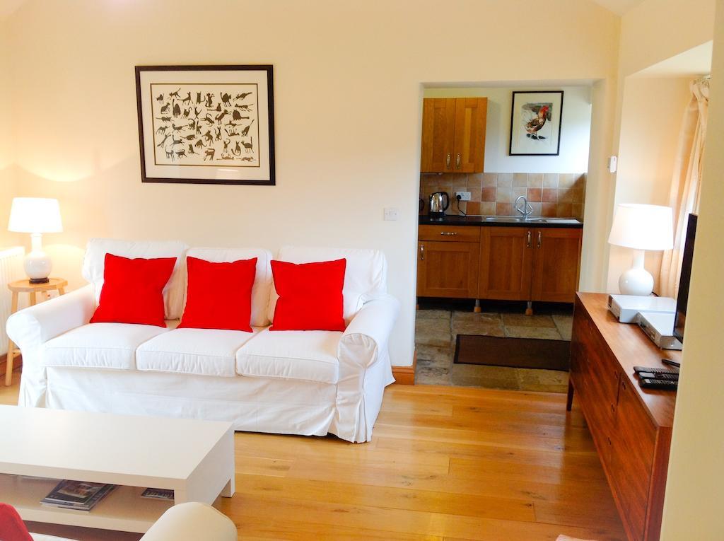 Whitley Coach House Βίλα Δωμάτιο φωτογραφία